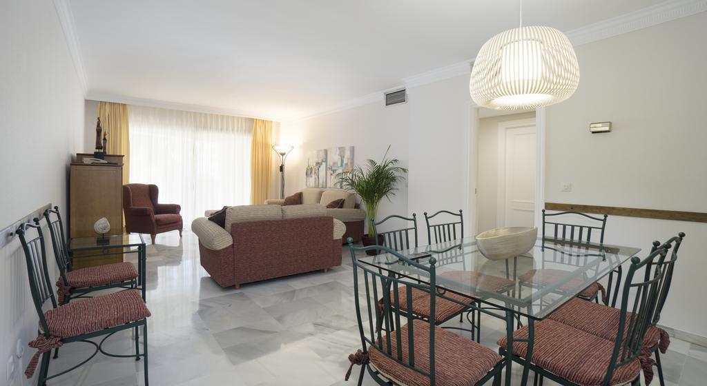 마르베야 Club Jardines Del Puerto 아파트 외부 사진
