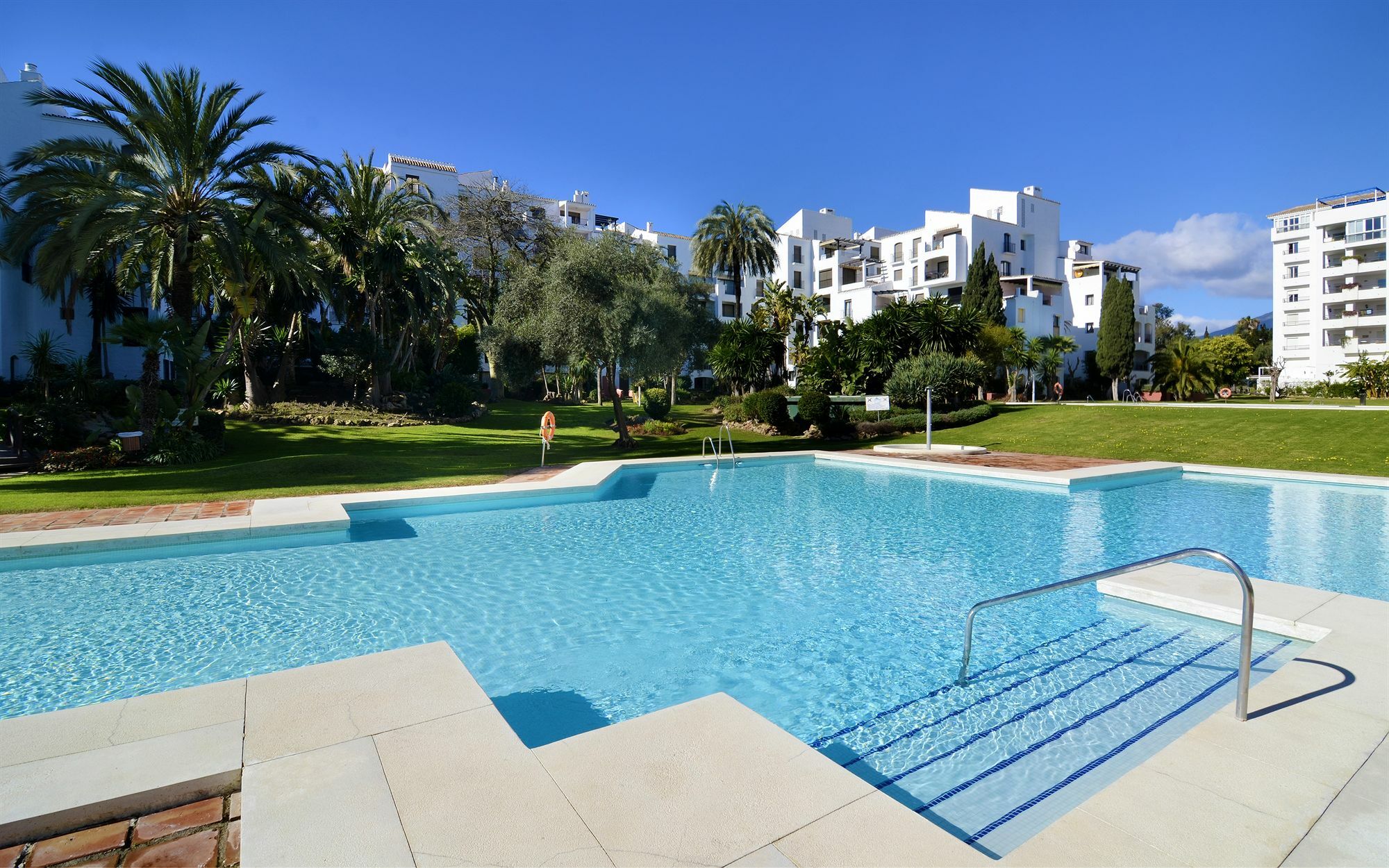 마르베야 Club Jardines Del Puerto 아파트 외부 사진